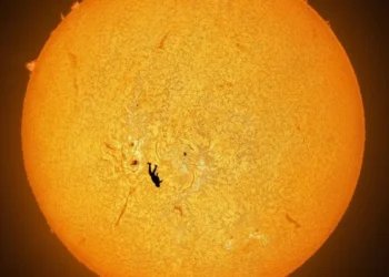 Paraquedista cai do sol e conquista foto INACREDITÁVEL — confira!