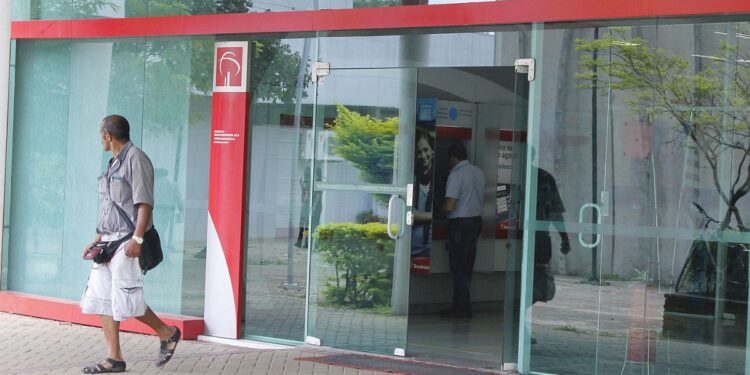 Uma agência do banco Santander após recesso de fim de ano