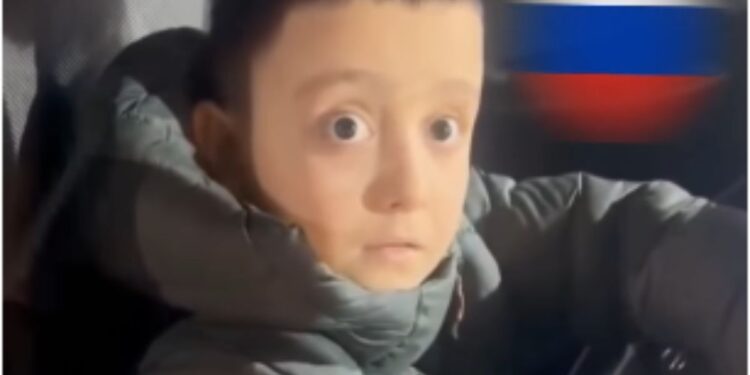 Uma criança de 10 anos dirigindo sozinha