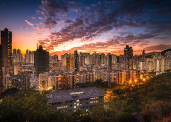 Cidade vista do alto onde é cobrada a taxa de IPTU 2026