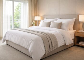 Um quarto que apresenta um luxo de hotel