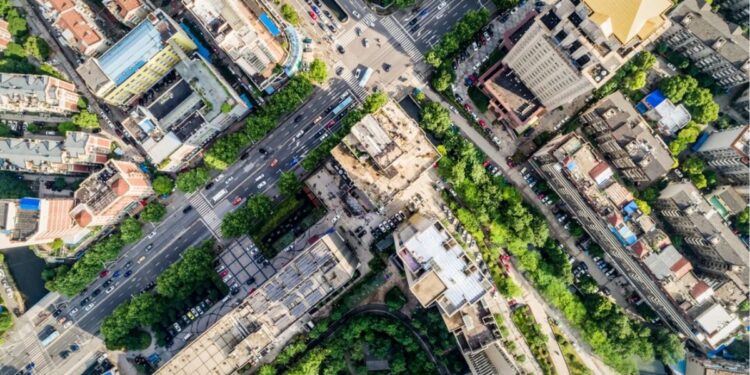 Uma cidade vista de cima onde há cobrança do IPTU