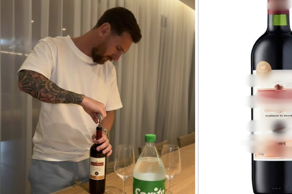 Messi abrindo uma garrafa de vinho com sprite na mesa em uma garrafa de 2 litros