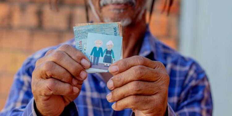 Pessoas com 50 anos podem ser consideradas idosas no Brasil a partir de 2026