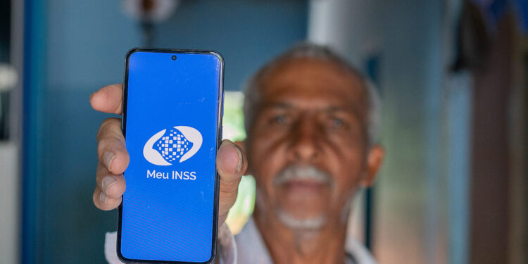 Prova de vida INSS 2026: saiba como evitar bloqueio e veja se você foi convocado