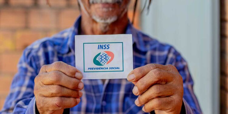 13º do INSS 2026: descubra quem tem direito ao abono extra