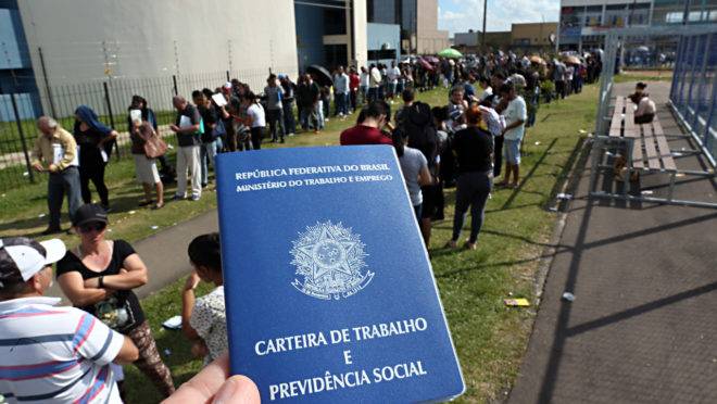 12,5 milhões de brasileiros marcam taxa de desemprego no Brasil