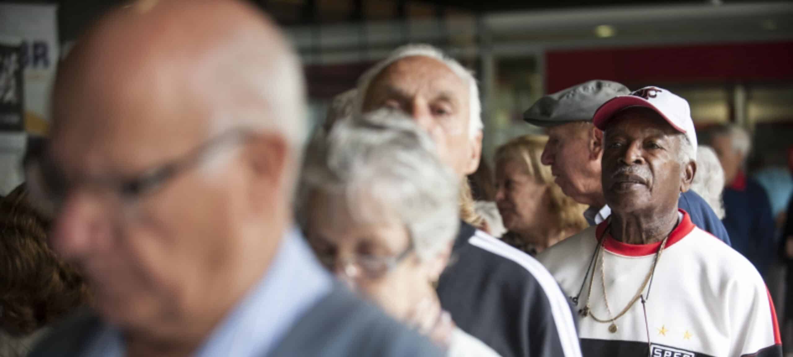 Idosos de 60, 61, 62, 63, 64 e 65 anos devem se apresentar ao INSS urgentemente