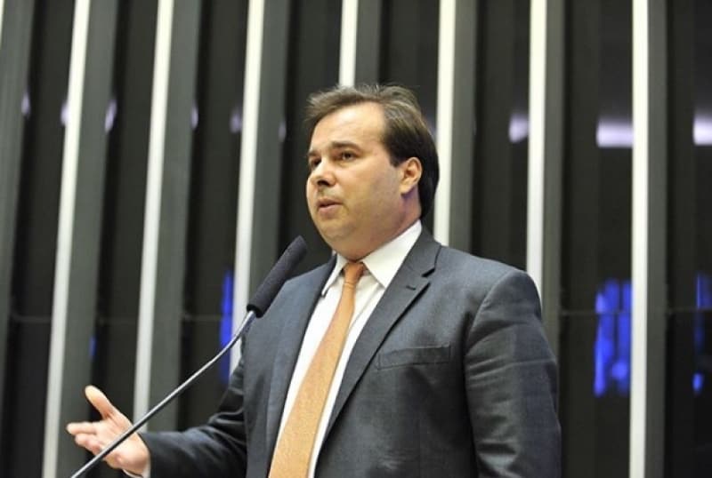 Rodrigo Maia anuncia “agenda social” com proposta de aumento no Bolsa Família