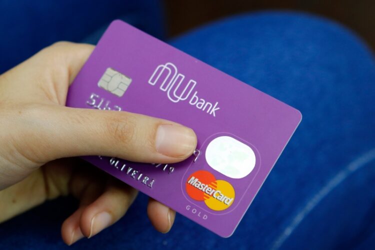 Você sabia que é possível ativar a função de crédito no seu cartão de débito Nubank? 