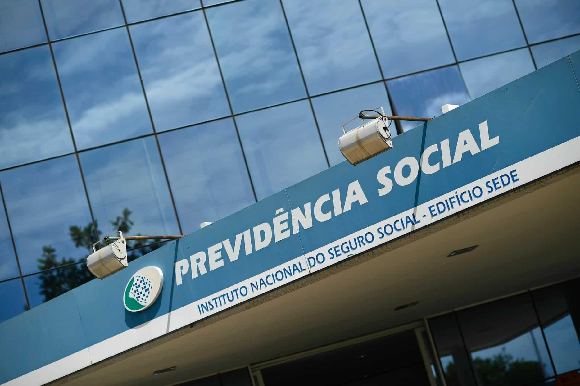 INSS vai pagar R$600 para idosos e deficientes na fila de espera por benefício 
