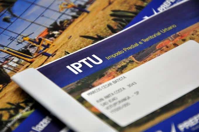 IPTU de Florianópolis começa a ser entregue aos contribuintes