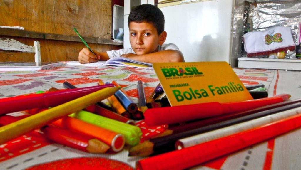 Bolsa Família traz estímulo para educação das crianças e adolescentes (Reprodução/Internet)