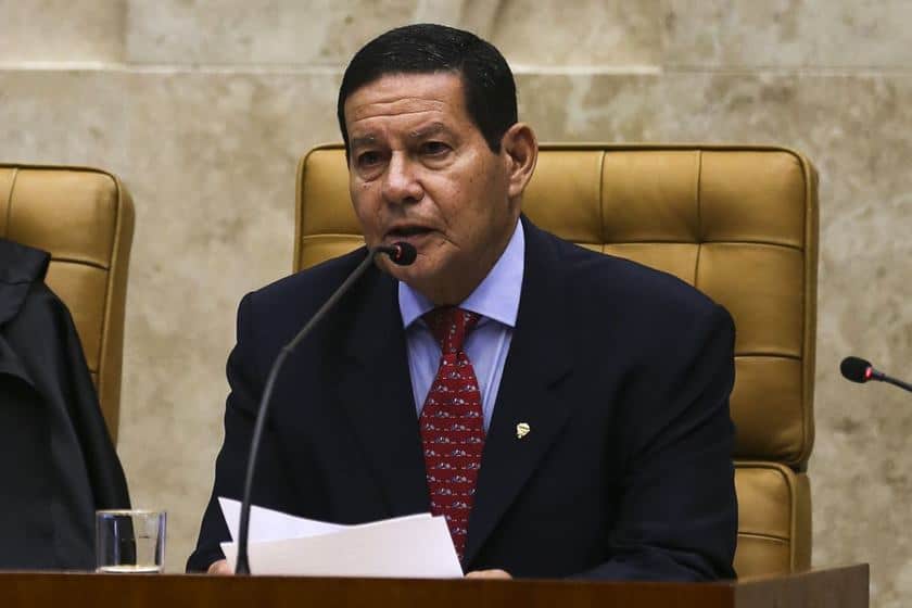 INSS liberado! Mourão assina decreto com regras sobre contratação de reforços