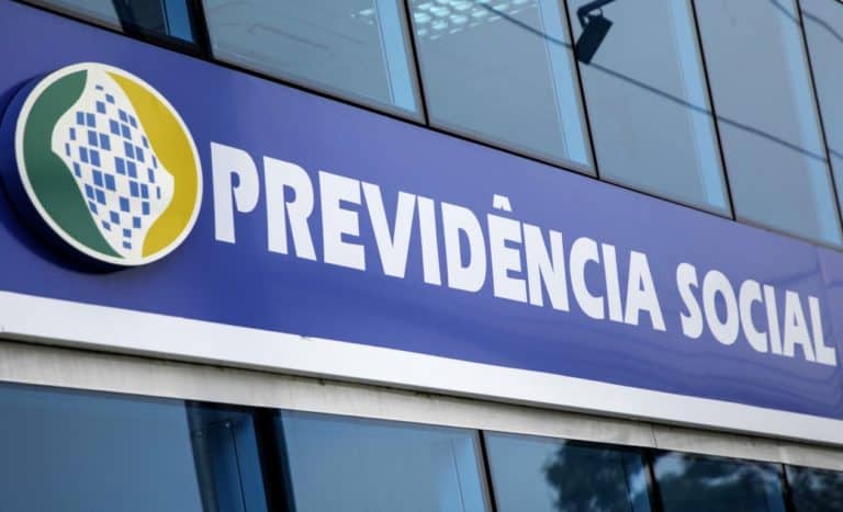 Perícia do INSS acumula fila enorme e prejudica pensionistas do RJ 