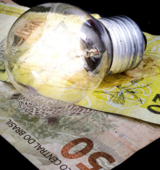 Governo vai gastar R$900 mi para pagar conta de luz de quem é baixa renda