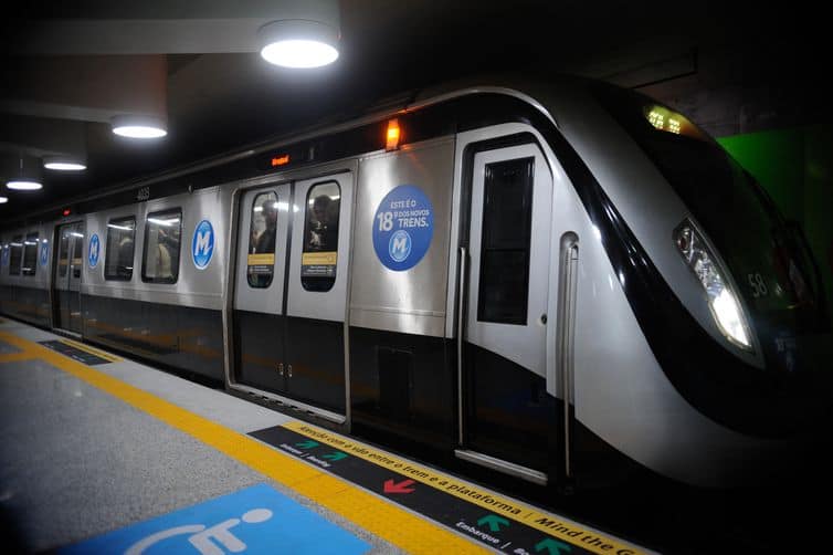 Aprenda a usar o cartão Nubank no metrô do Rio de Janeiro