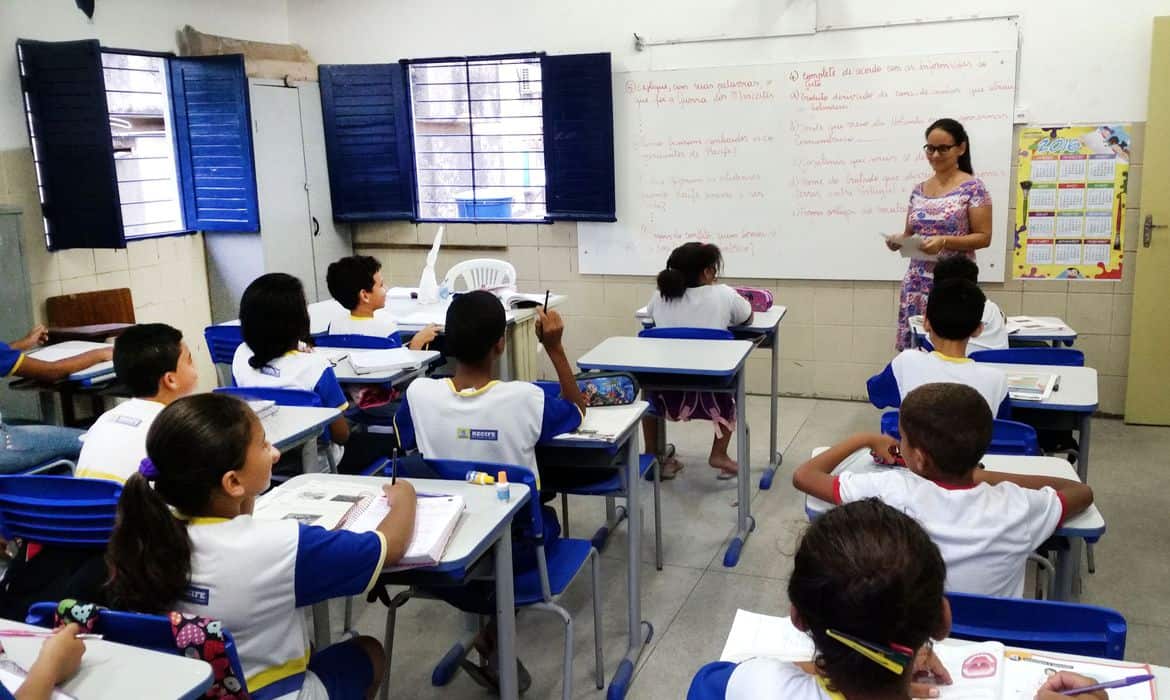 Prefeitura de Recife toma decisão que vai beneficiar 90 mil alunos da rede pública (Imagem: Reprodução - Google)