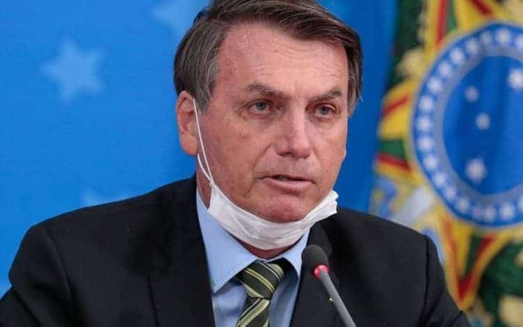 Brasileiros serão obrigados a usar máscara em locais públicos após sanção de Bolsonaro 