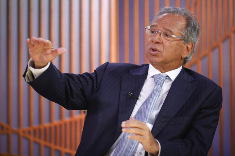 Economia brasileira ganha pacote de investimentos para conter crise