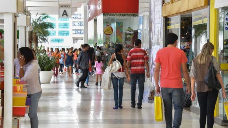 Pensando em comprar algo? Espere até este dia pois milhares de produtos estarão mais BARATOS