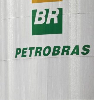 cropped-2019-04-16t224456z-123742583-rc1410441db0-rtrmadp-3-petrobras-pricing.jpg