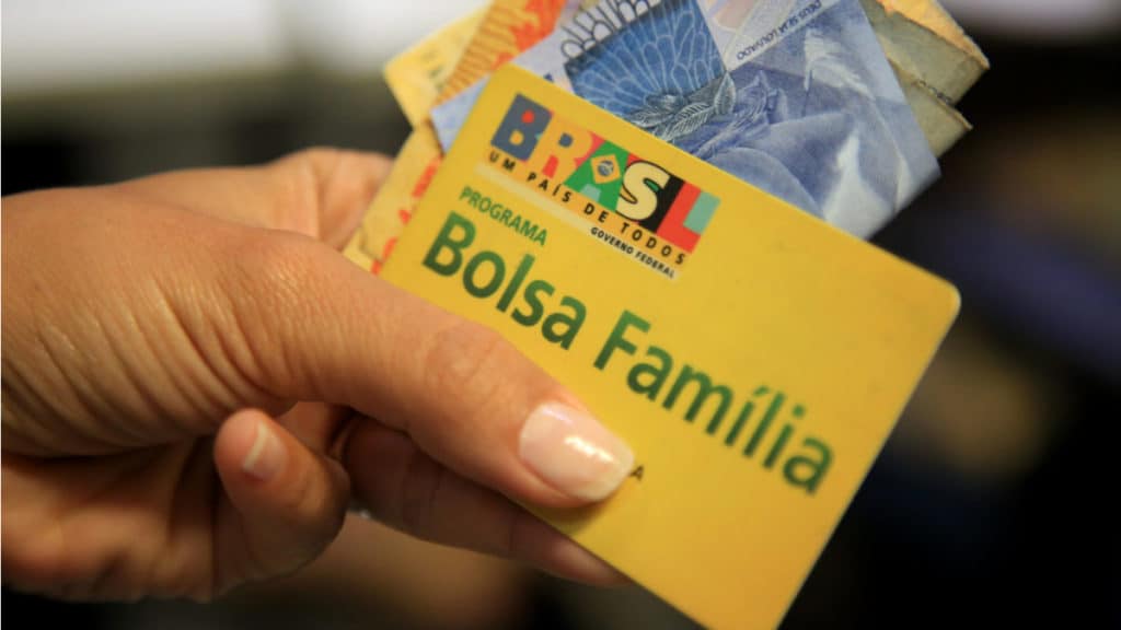 Nesta sexta-feira Bolsa Família paga R$600 para 1,3 milhões (Reprodução/Internet)