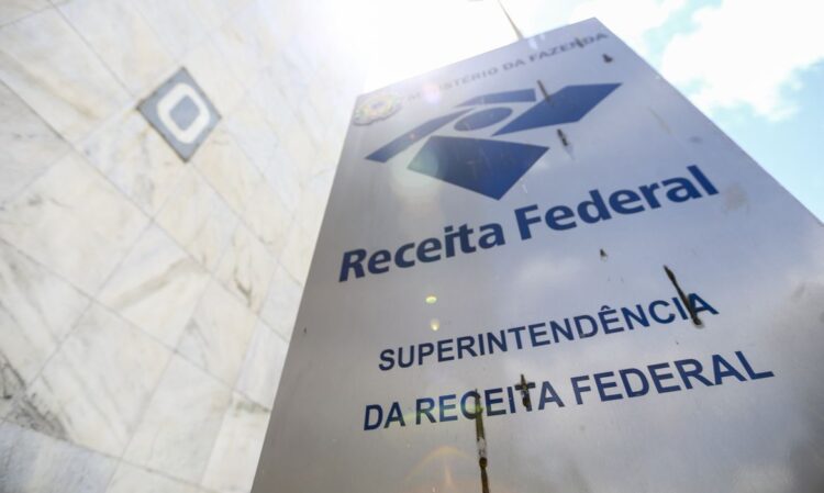 Funcionários da Receita Federal decretam greve em protesto à PEC Emergencial