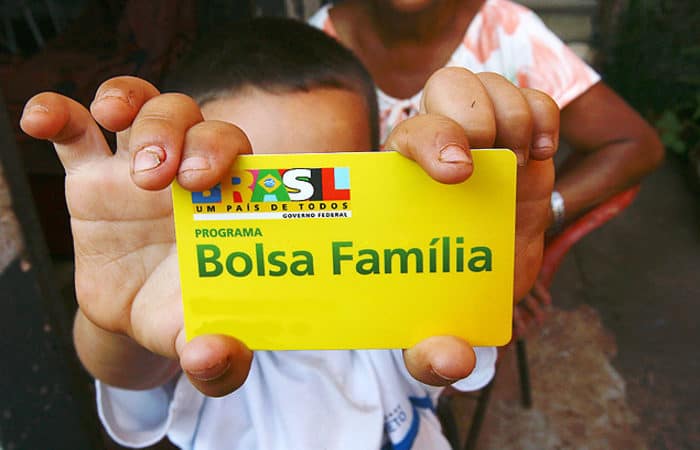 Beneficiários do Bolsa Família receberão a terceira parcela do auxílio emergencial (Imagem: Reprodução - Google)