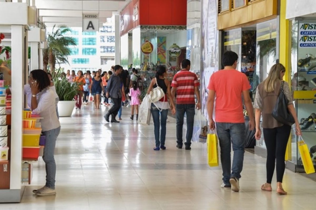 Shoppings criam horário ESPECIAL de funcionamento para compras de Natal e  Ano Novo