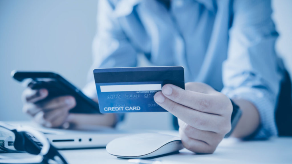 Vale a pena pagar boletos com cartão de crédito? Saiba AQUI as condições
