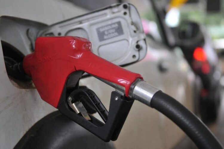 Preço do diesel estabiliza e caminhoneiros REAGEM