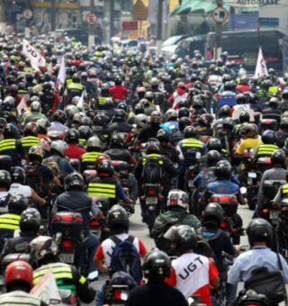 Motoboys anunciam greve de delivery nesta quarta-feira; entenda os impactos
