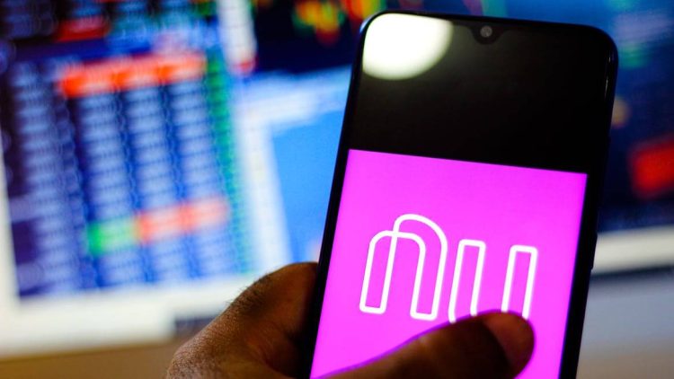NUBANK decide PERDOAR DÍVIDAS destes usuários