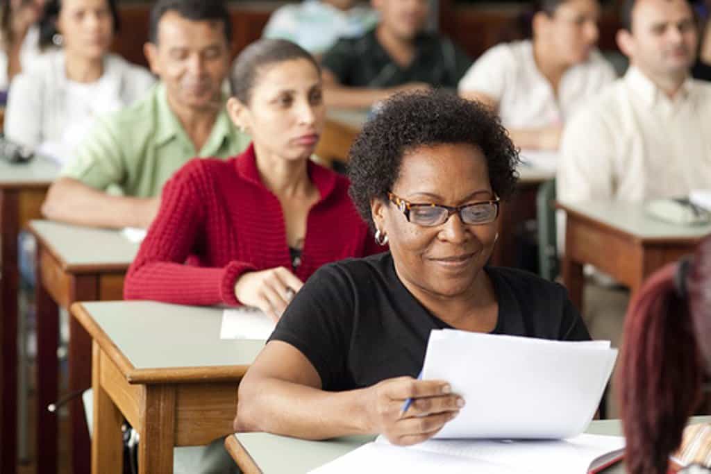Matrículas EJA: SESI Bahia oferece vagas para cursos da Educação de Jovens e Adultos