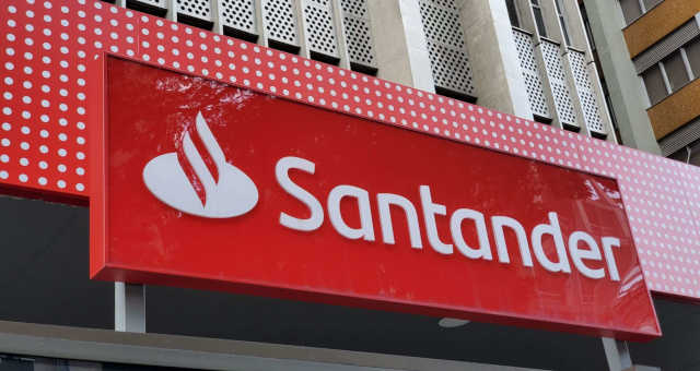 Santander: Ação do banco cai 4,7% e o lucro líquido gerencial de R$ 3,9 bilhões no terceiro trimestre é divulgado 