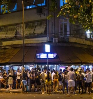 Reabertura de restaurantes em São Paulo lotam os comércios na pandemia