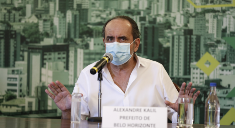 Prefeito de Belo Horizonte diz que volta às aulas acontecerão junto com vacinação do Covid-19
