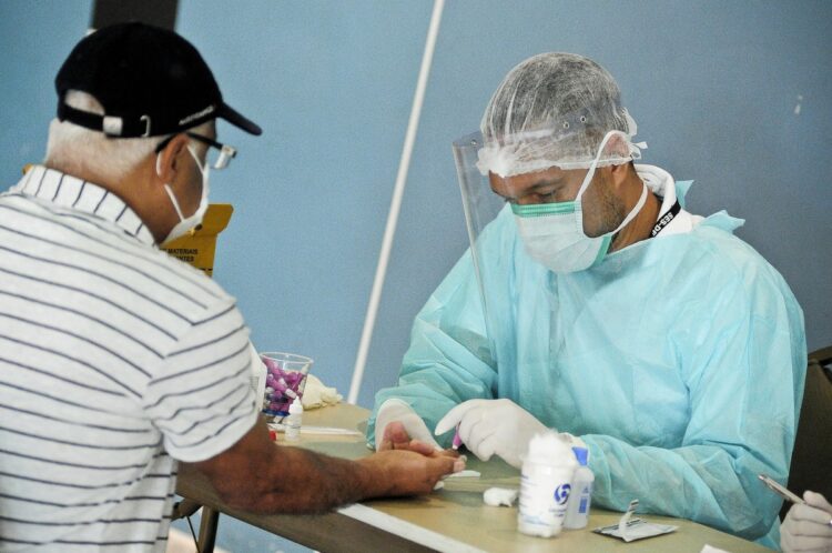 Bolsonaro veta auxílio indenizatório que seria pago aos profissionais de saúde