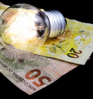 Conta de luz pode ficar mais barata após criação de nova tecnologia para pagamento