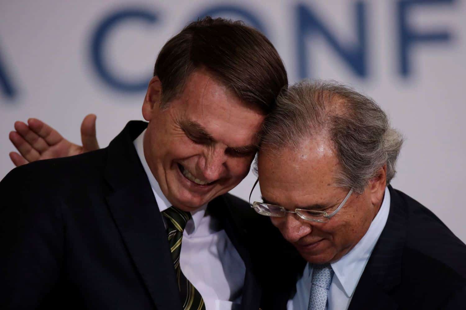Guedes deve mudar regras de acesso ao abono salarial para aprovação de Bolsonaro (Imagem: Google)