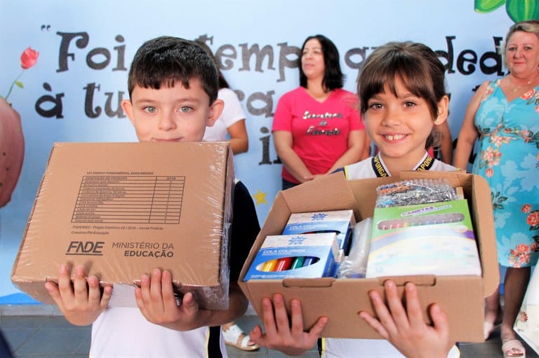 MEC cria kits de alfabetização para crianças inscritas no Bolsa Família