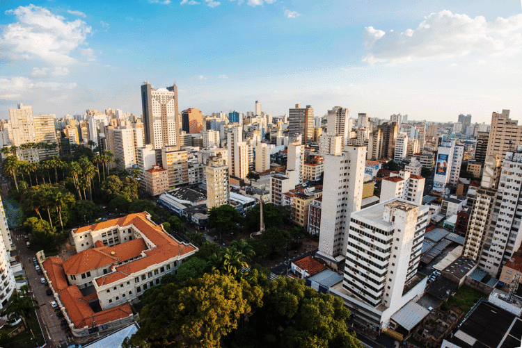 Alta no IPTU impulsiona venda de imóveis parados em Campinas 