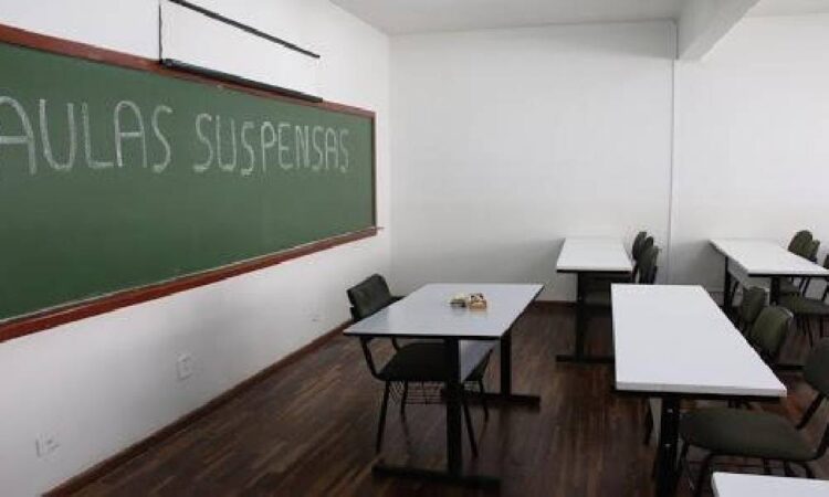 Professores de Pernambuco entram em GREVE após governo autorizar retorno