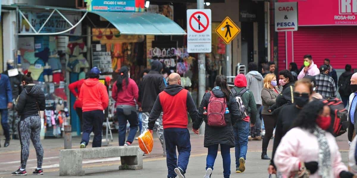 Reabertura do comércio em Porto Alegre anima vendas dos varejistas