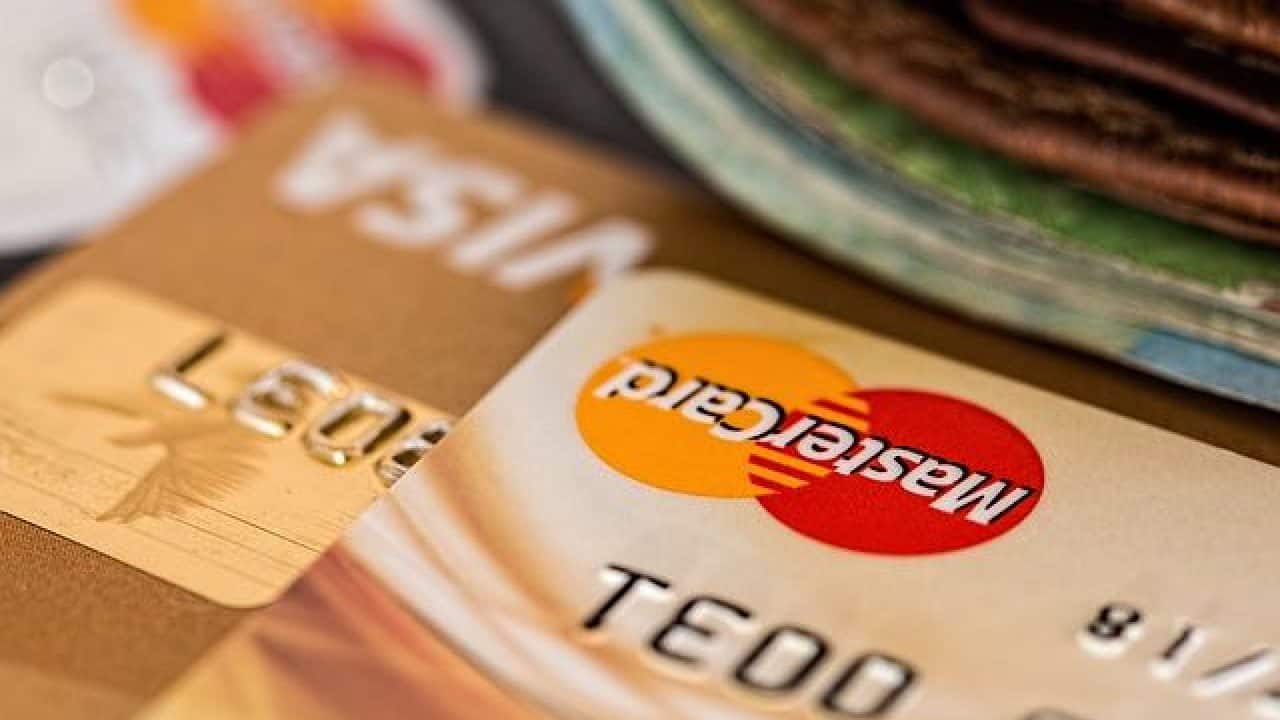 Descubra 4 opções de cartão de crédito consignado para quem estiver com o nome sujo