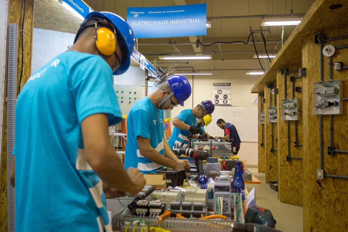 Industria bate novo recorde de crescimento no mês de setembro, de acordo com o IHS Markit