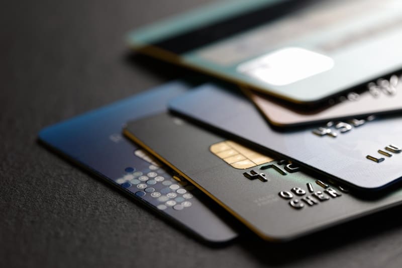 Conheça duas opções de cartão de crédito para consumidores com score baixo