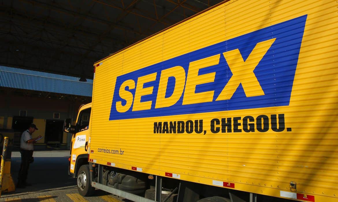 Projeto de lei para a privatização dos Correios avança e seguirá para assinatura do presidente Bolsonaro (Imagem: Fernando Frazão/Agência Brasil)