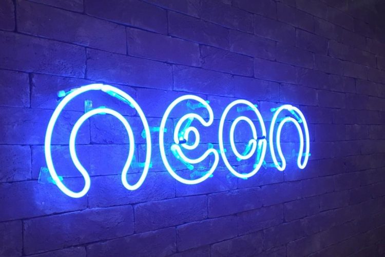 Neon realizar compra da ConsigaMais+ e oferecerá serviço para aposentados, pensionistas e servidores